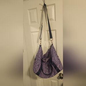 Unbranded duffle bag